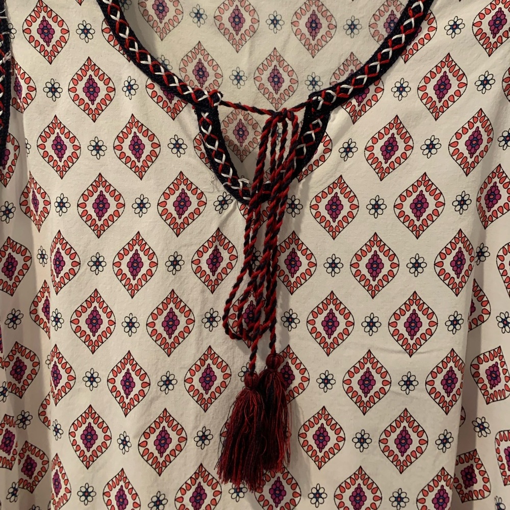 Sleeveless Patterned Top with Tassel Tie Detail - Size Medium - Picture 2 of 8